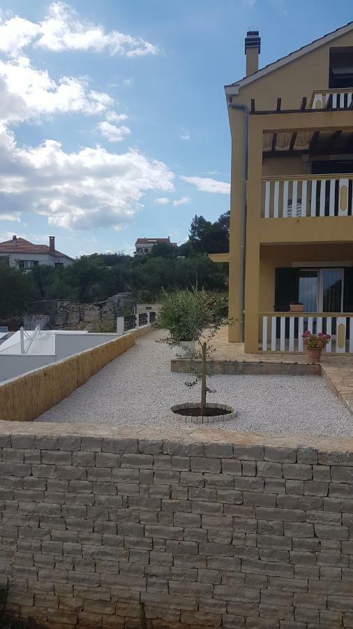 Apartment Azaleja Sali Zewnętrze zdjęcie